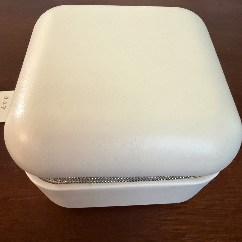 Elegant White Travel Jewelry Box